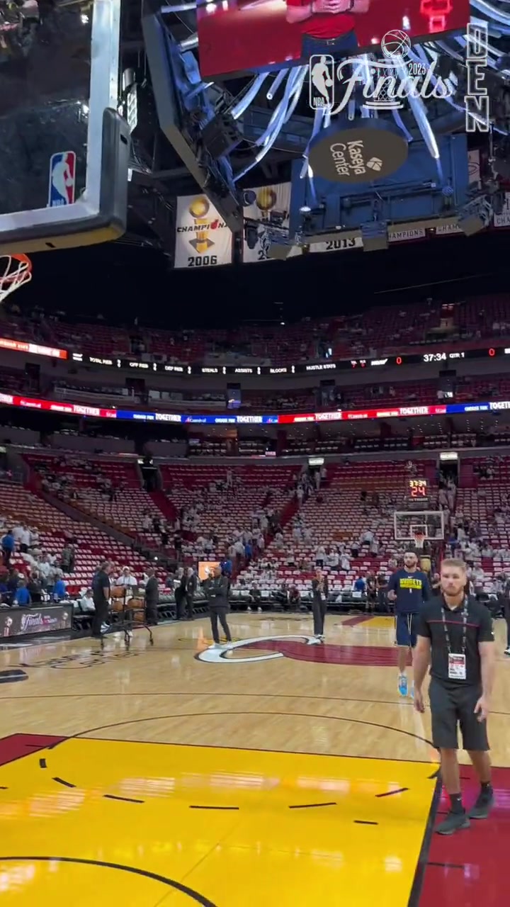 又要爆了穆雷賽前16秒內飚中一記中圈3分負角度進球