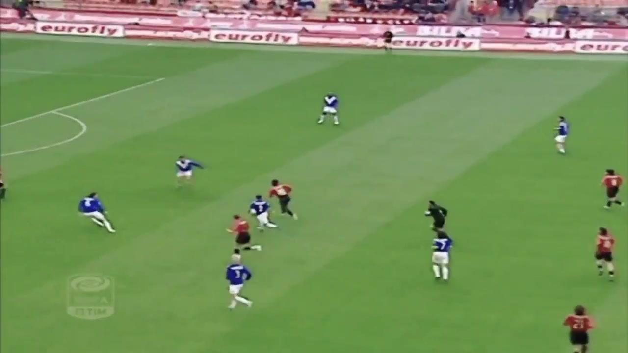 魯伊科斯塔為AC米蘭打進(jìn)的最后一球多么精彩的進(jìn)球啊