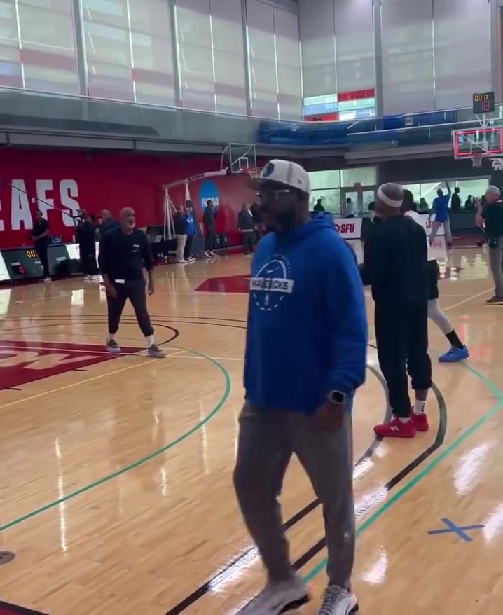 復(fù)出越來越近了歐文已經(jīng)可以進行簡單的有球訓(xùn)練了